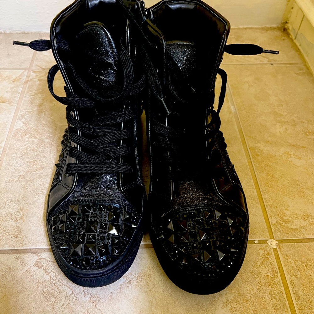 Steve Madden (mid)